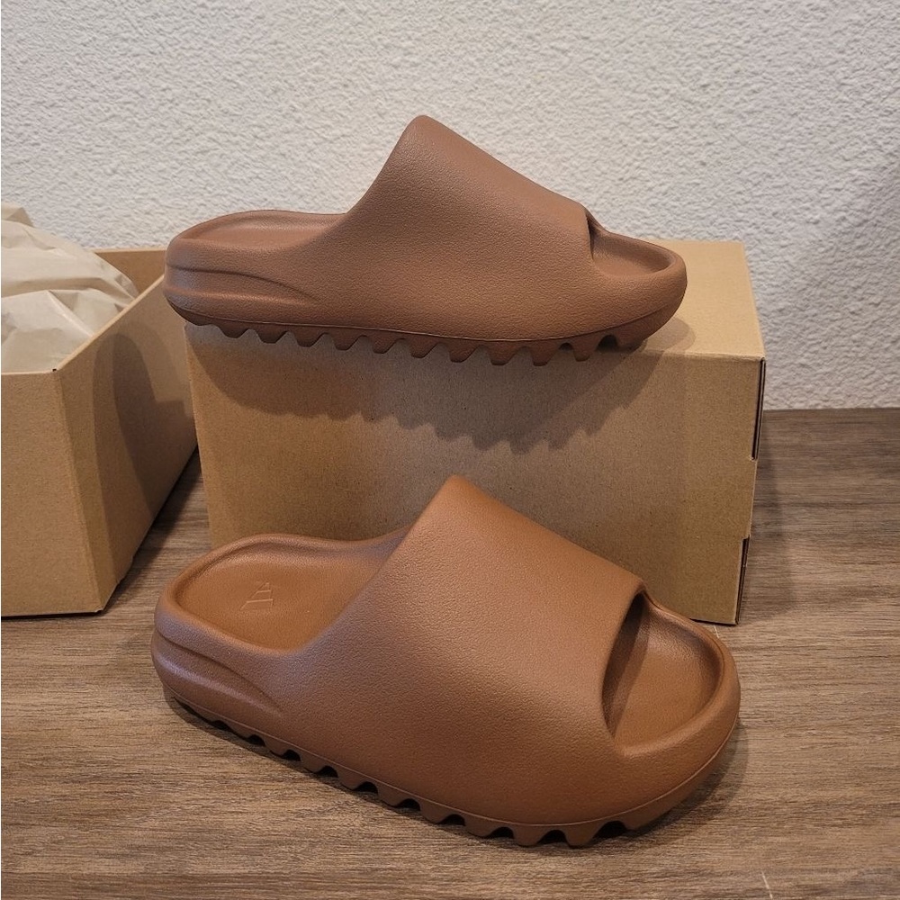 Yeezy Slide - Picture 4 of 5
